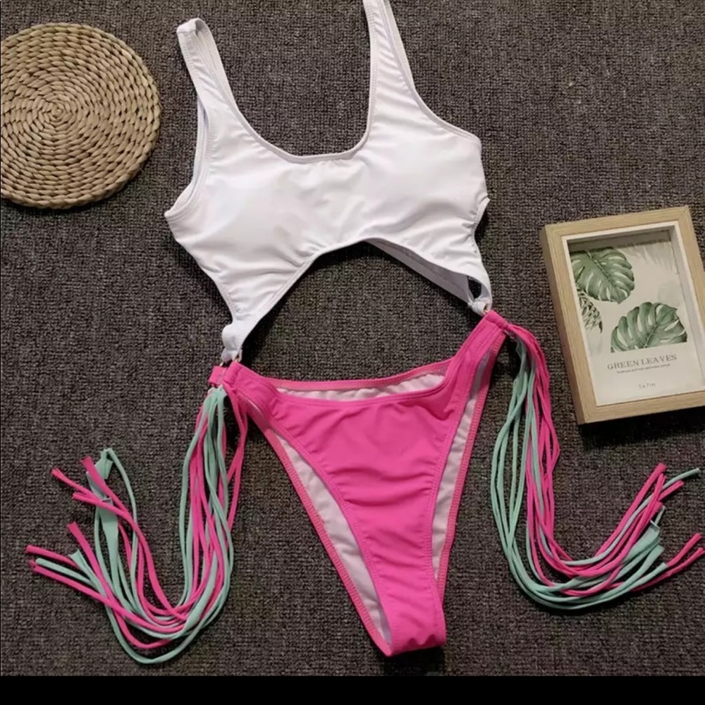 Brand new! Sexy onepiece bathingsuit Negotiable 🥳